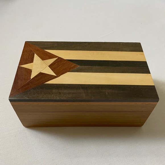 Wooden Handmade Box with Cuban Flag - Picture 4 of 4